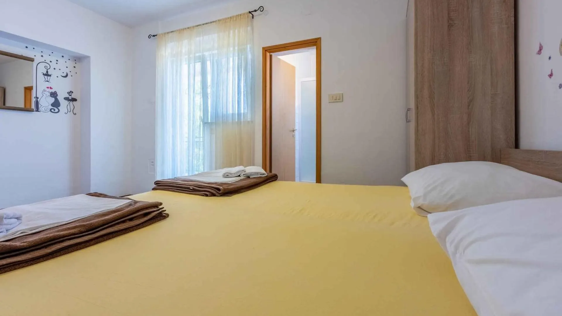 Apartments In Novi Vinodolski 42648