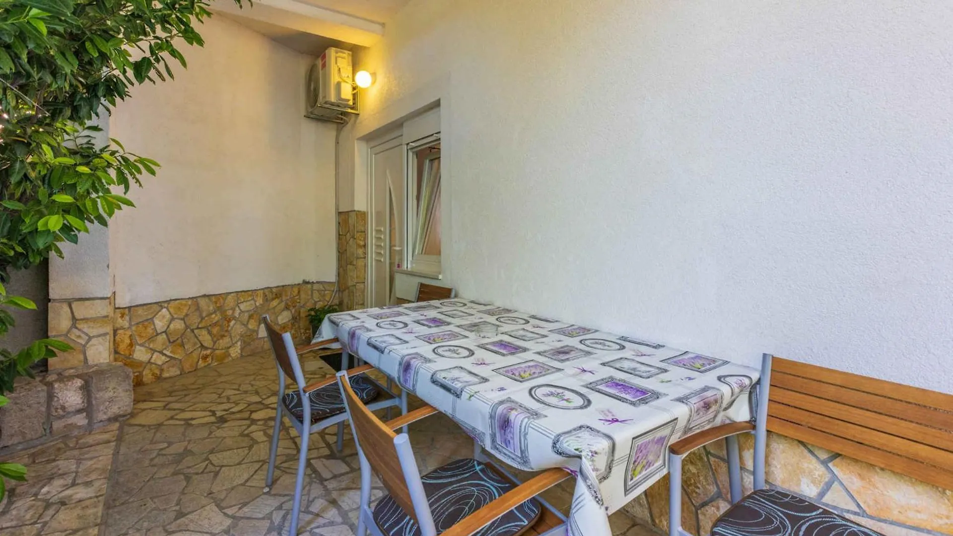 Apartments In Novi Vinodolski 42648